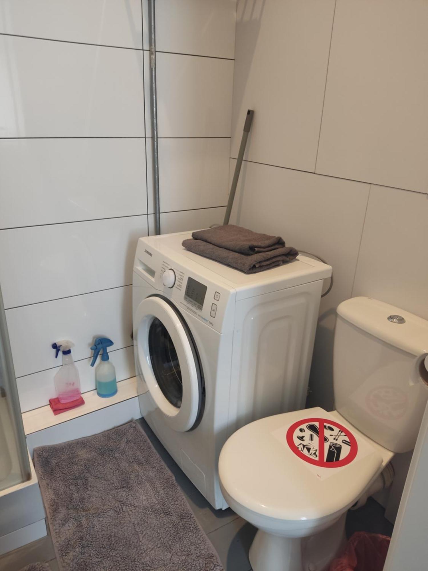 Kawalerka W Centrum Leszna. Лешно Екстериор снимка